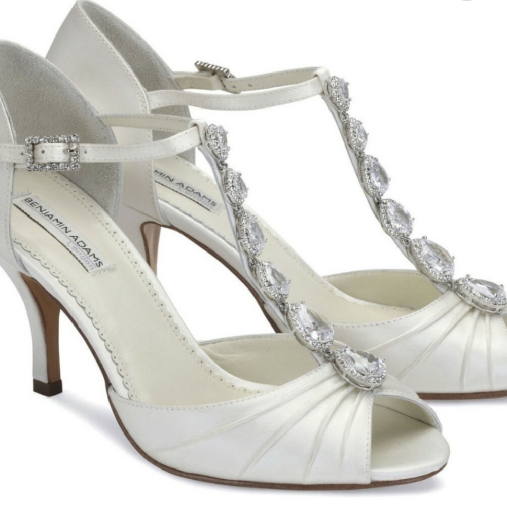 Benjamin Adams Mia Ivory Silk Heels (7.5)